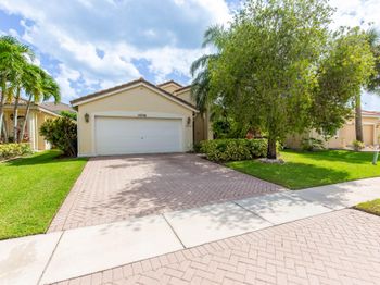 10746 Oak Bend Way