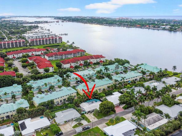 113 Park Lane E, Hypoluxo FL 33462