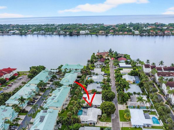 113 Park Lane E, Hypoluxo FL 33462