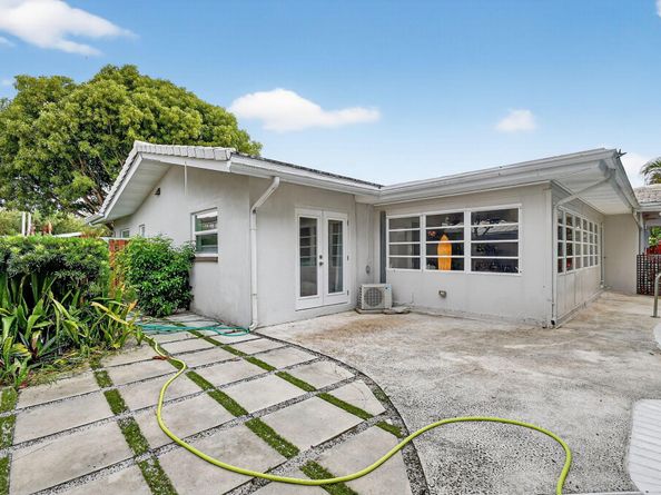 113 Park Lane E, Hypoluxo FL 33462