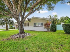 113 Park Lane E, Hypoluxo FL 33462