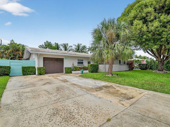 113 Park Lane E, Hypoluxo FL 33462