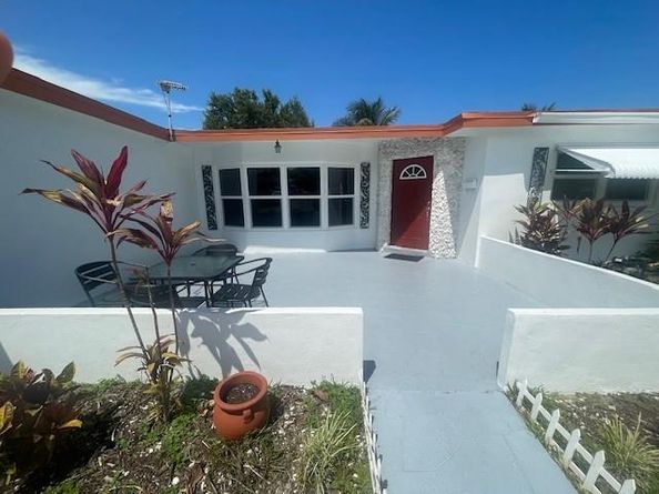 4220 NW 51st Ave, Lauderdale Lakes FL 33319