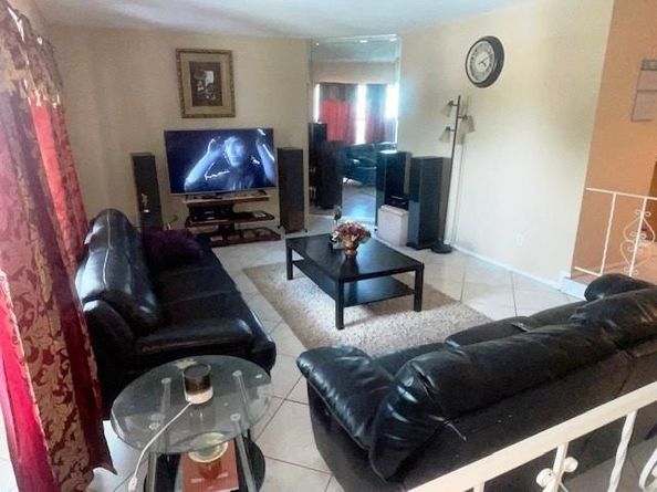 4220 NW 51st Ave, Lauderdale Lakes FL 33319
