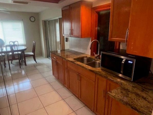 4220 NW 51st Ave, Lauderdale Lakes FL 33319