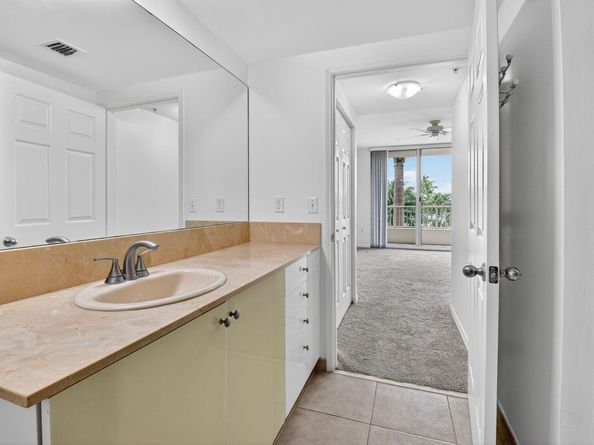 625 Casa Loma Boulevard 304, Boynton Beach FL 33435
