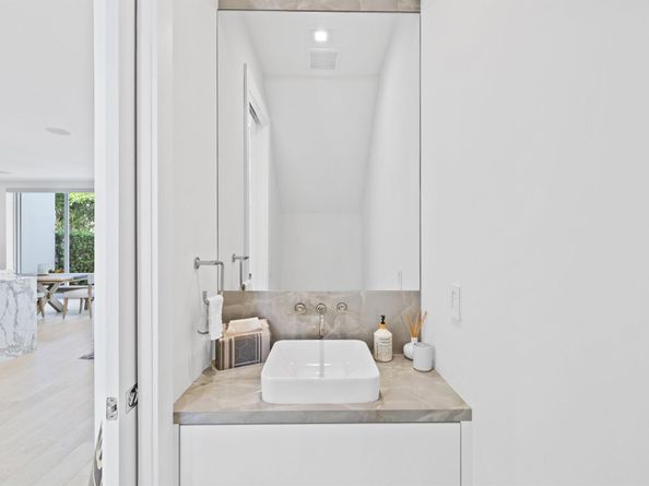 200 NE 7th Avenue 2, Delray Beach FL 33483
