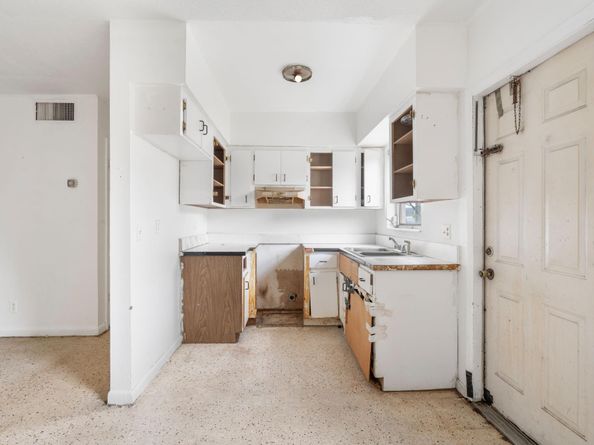 290 NE 40th St 12, Oakland Park FL 33334