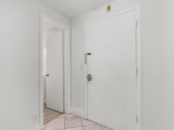418 S Cypress Rd 106, Pompano Beach FL 33060