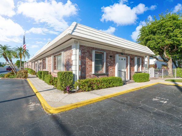 418 S Cypress Rd 106, Pompano Beach FL 33060