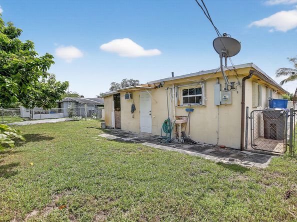 5701 Hope St, Hollywood FL 33021