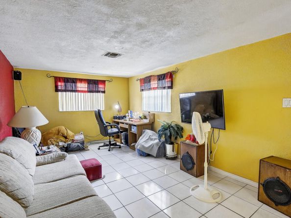 5701 Hope St, Hollywood FL 33021