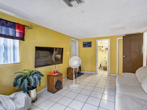 5701 Hope St, Hollywood FL 33021