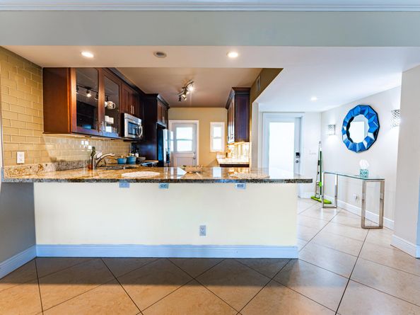 3010 NE 16th Avenue 303, Oakland Park FL 33334