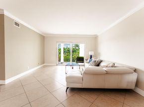 3010 NE 16th Avenue 303, Oakland Park FL 33334