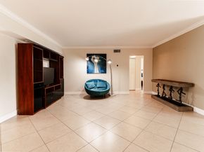 3010 NE 16th Avenue 303, Oakland Park FL 33334