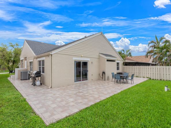 8600 Floralwood Dr, Boca Raton FL 33433