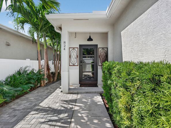 824 NE 14th Court, Fort Lauderdale FL 33304