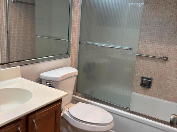 218 Windsor J, West Palm Beach FL 33417