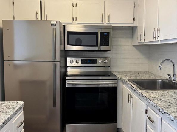 218 Windsor J, West Palm Beach FL 33417