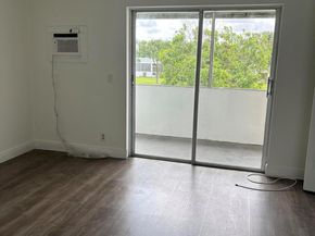 218 Windsor J, West Palm Beach FL 33417