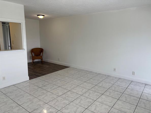 218 Windsor J, West Palm Beach FL 33417