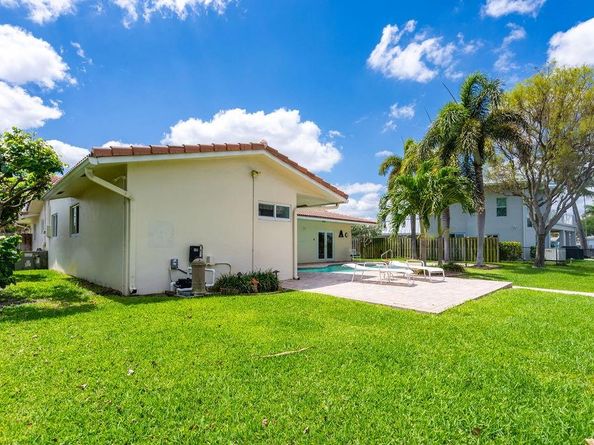 571 SE 12th St, Pompano Beach FL 33060