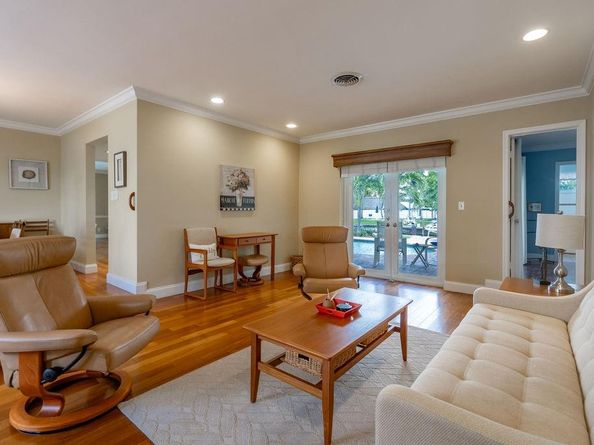 571 SE 12th St, Pompano Beach FL 33060