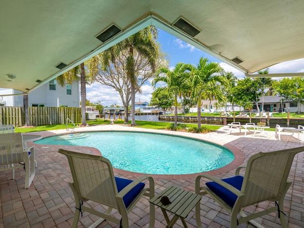 571 SE 12th St, Pompano Beach FL 33060