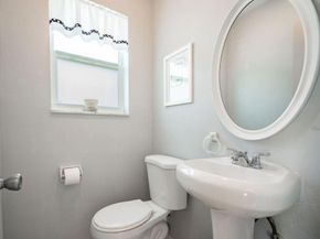 571 SE 12th St, Pompano Beach FL 33060