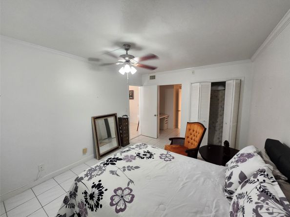 1201 Hillcrest Ct 105, Hollywood FL 33021