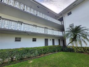 1201 Hillcrest Ct 105, Hollywood FL 33021