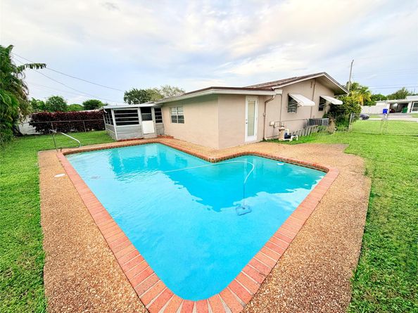 1643 W River Dr, Margate FL 33063