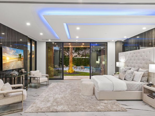 4041 Country Club Ln, Fort Lauderdale FL 33308