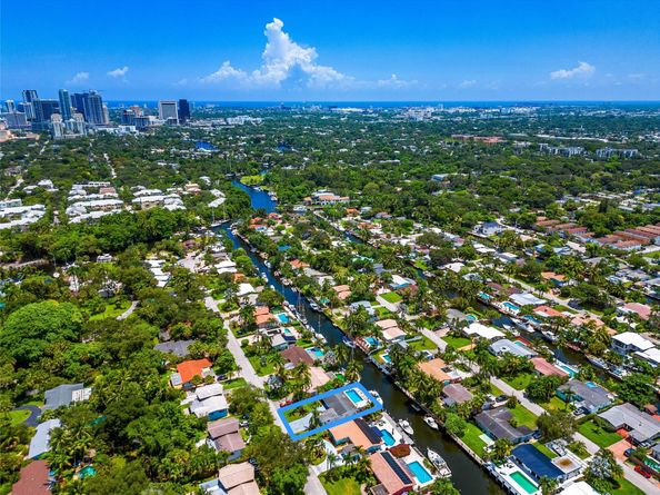 1704 SW 4th Ct, Fort Lauderdale FL 33312