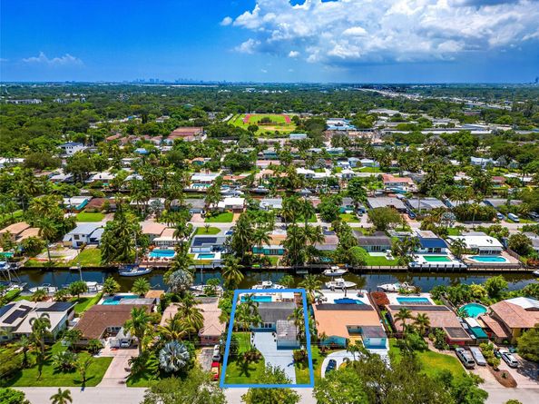 1704 SW 4th Ct, Fort Lauderdale FL 33312