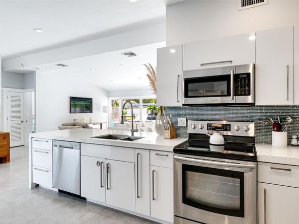 1704 SW 4th Ct, Fort Lauderdale FL 33312