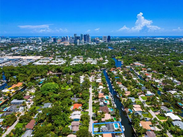 1704 SW 4th Ct, Fort Lauderdale FL 33312