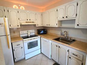 558 Saxony L, Delray Beach FL 33446