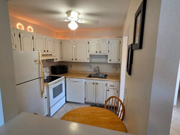 558 Saxony L, Delray Beach FL 33446