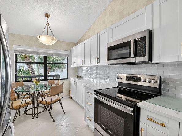 7578 Tahiti Lane 202, Lake Worth FL 33463