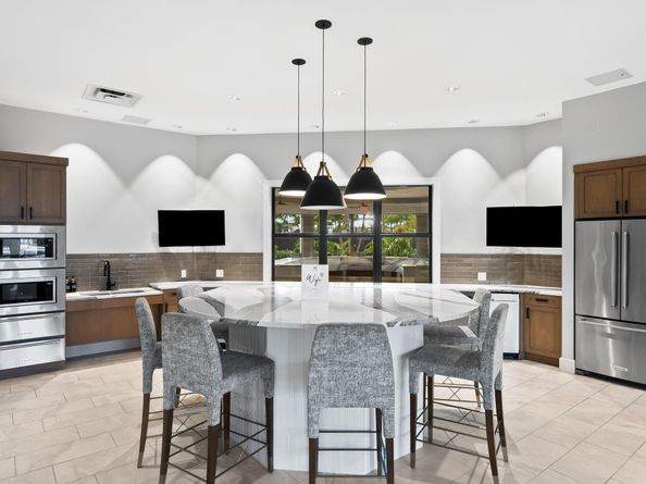 2535 Primrose Pl, Oakland Park FL 33309