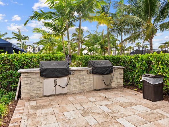 2535 Primrose Pl, Oakland Park FL 33309