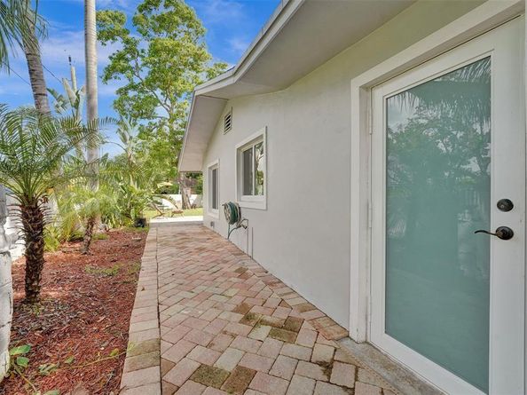 1836 SW 22nd St, Fort Lauderdale FL 33315