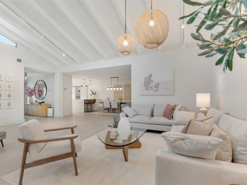 8569 Casa Del Lago