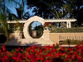101 Pembroke Drive, Palm Beach Gardens FL 33418