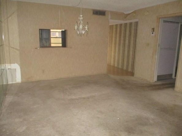 3940 NW 42nd Ave 113, Lauderdale Lakes FL 33319