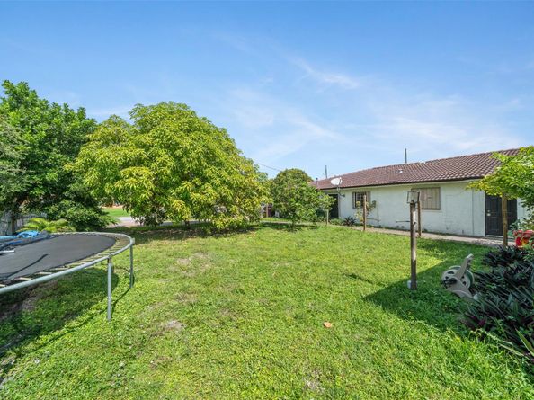 5720 Flagler St, Hollywood FL 33023