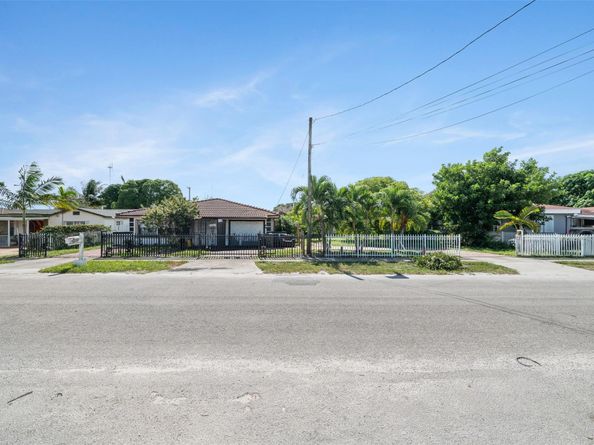 5720 Flagler St, Hollywood FL 33023