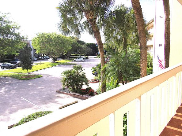 2103 Lucaya Bnd J2, Coconut Creek FL 33066